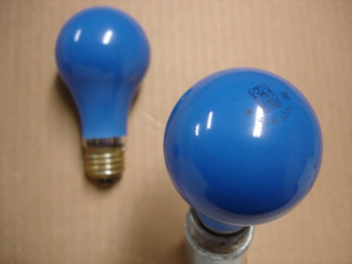 GE 40W Blue
Here's a pair of Canadian General Electric 40W blue incandescent lamps.
Voltage: 120V
Lamp life: 1000 hours
Filament: CC-6
Lamp shape: A19
Made in: Canada
Base: Medium E26 brass

Keywords: Lamps