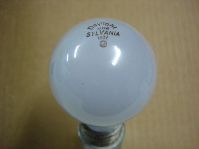 Sylvania Daylight
Here's a Sylvania 100W Daylight incandescent lamp.
Voltage: 120V
Lumens: 1270
Lamp life: 750 hours
Filament: CC-8
Lamp shape: A19
Keywords: Lamps