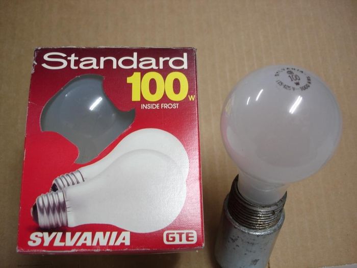 GTE Sylvania  100W
Here is a NOS pack of what appears to be early 80's standard Sylvania GTE Canada 100W lamps,as the voltage on the etch is 115-125V.
Voltage: 115-125V
Current: 0.84A
Date: Early 80's
Lamp life: 1000 hours
Filament: CC-8
Lamp shape: A19
Made in: Drummondville,Que., Canada
Base: Medium E26 aluminum
Keywords: Lamps