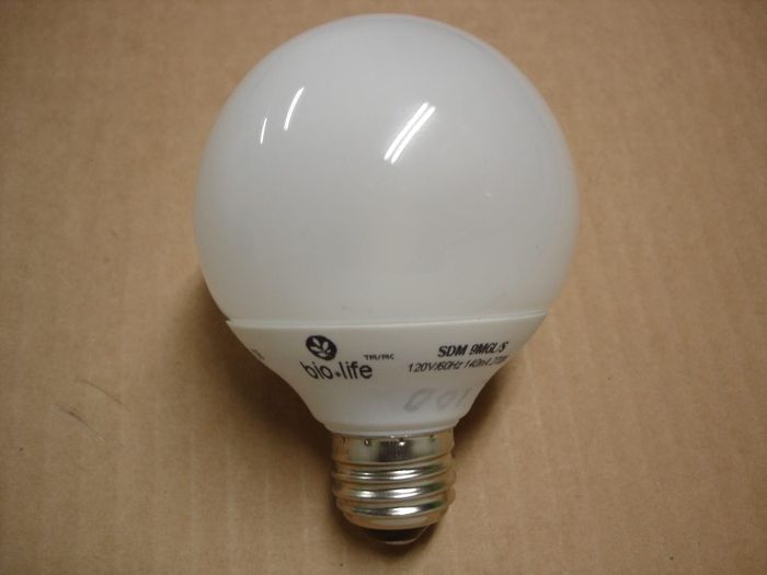 Bio-Life CFL
Here is a 9W Bio-Life brand globe shaped compact fluorescent lamp.
Voltage: 120V
Current: 140 mA
Date: Sept. 2008
Lamp shape: G25
Made in: China
Colour temp: About 2700K
Base: Medium E26
Keywords: Lamps