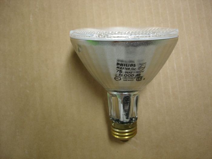 Philips 75W Flood
Here's a long neck Philips Master Line 75W halogen flood lamp.
Voltage: 130V
Current: 0.52A
Lumens: 1050
Lamp life: 2500 hours
Lamp shape: PAR30
Made in: Mexico
Base: Medium E26 Brass
Keywords: Lamps