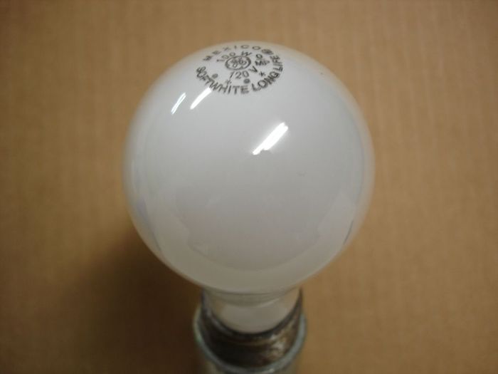 GE 100W Soft White
Here's a GE Mexico Soft White Long Life incandescent lamp.
Voltage: 120V
Current: 0.83A
Lumens: 1600
Lamp life: 1125 hours
Filament: CC-8
Lamp shape: A19
Made in: Mexico
Base: Medium E26 Aluminum
Keywords: Lamps