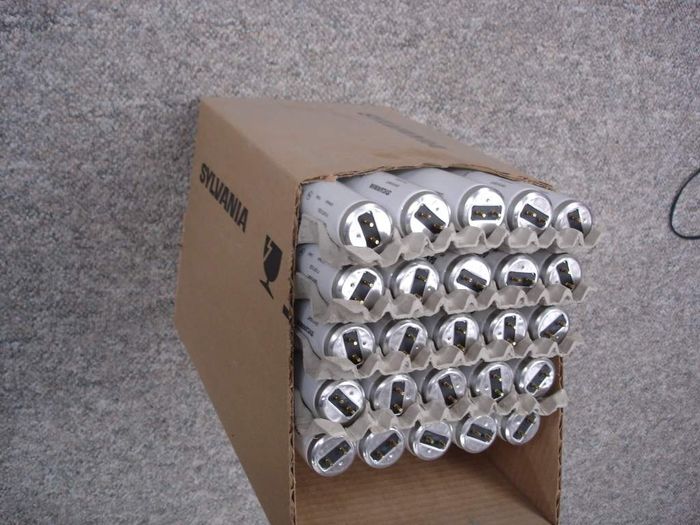 Sylvania F14T12
Rona was having a clearance sale on various items and I found this nearly full case of Sylvania F14T12 Daylight fluorescent lamps for 74 cents each regularly priced at $5.74.So I bought the case lol.
Keywords: Lamps
