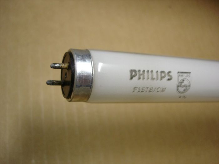 Philips F15T8
Here's a Philips F15T8 with black plastic insulators on the end caps.
Keywords: Lamps