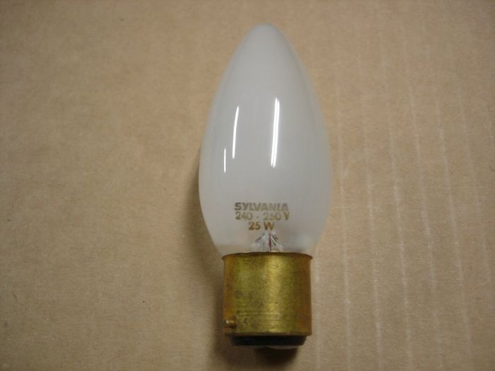 Sylvania Decorative 25W
Here's a frosted decorative 25W Sylvania 240-250V incandescent lamp with a bayonet base.
Keywords: Lamps