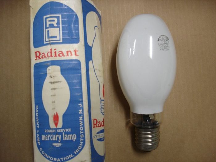 Radiant 175W Mercury
Here's a Radiant 'Weather Proof,Long Service' deluxe white 175W mercury vapour lamp.

Made in: Hightstown, N.J. USA
Keywords: Lamps