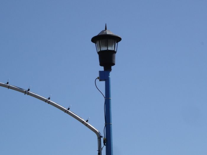 McGraw Posttops
Here is a closer pic of one of the McGraw Edison NHN New Haven 150W HPS posttop fixtures on the pier.
Keywords: American_Streetlights