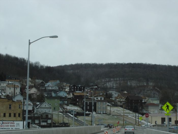 New GE M-400R3 FCO
New light standards and GE M-400R3 250W FCO HPS fixtures just installed an hour before this pic was taken in Johnstown, PA.
Keywords: American_Streetlights