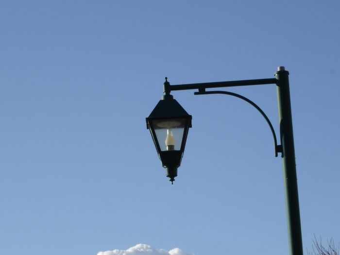 Decorative Streetlight
Here is a decorative HPS streetlight here in Abbotsford.The PC that group controls these fixtures is located on top of the pole.
Keywords: American_Streetlights