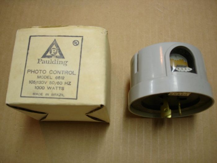 Paulding Photocontrol
Here is a Paulding brand of photocontrol with a 1" cadmium sulfide eye and shield, it is made in Brazil, but has John I. Paulding Inc. New Bedford, MA USA on the housing,has similarities to older FP PC's.

Made in: Brazil
Hz. 50/60
Keywords: Miscellaneous