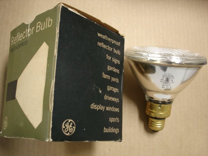 CGE 150W Flood
Here is a NOS Canadian General Electric 150W incandescent projector flood.
Keywords: Lamps