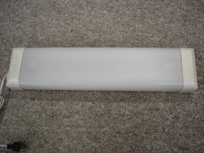 GE Fluorescent Light
Here is a GE preheat fluorescent fixture that takes 2 F15T8 lamps that I found at a thrift store recently.


Keywords: Indoor_Fixtures