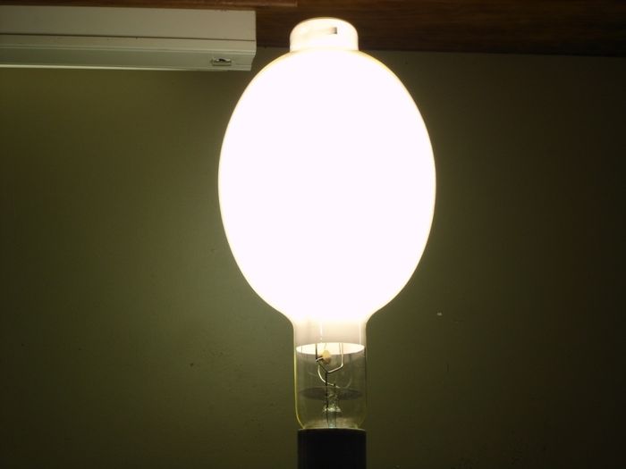 Philips 1000W Mercury
Here is the lamp warming up.
Keywords: Lit_Lighting