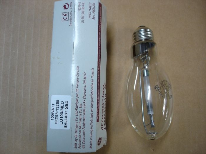 GE 100W Lucalox
A 100W GE Lucalox high pressure sodium lamp with a medium base.

Made in: Hungary

Manufactured: Sept. 2008

CRI: 22
Keywords: Lamps