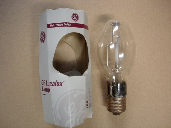 GE 100W Lucalox
Here is a GE Lucalox 100W high pressure sodium lamp.

Made in: USA

Manufactured: Date code 36 Circa late 80's

CRI: 22
Keywords: Lamps