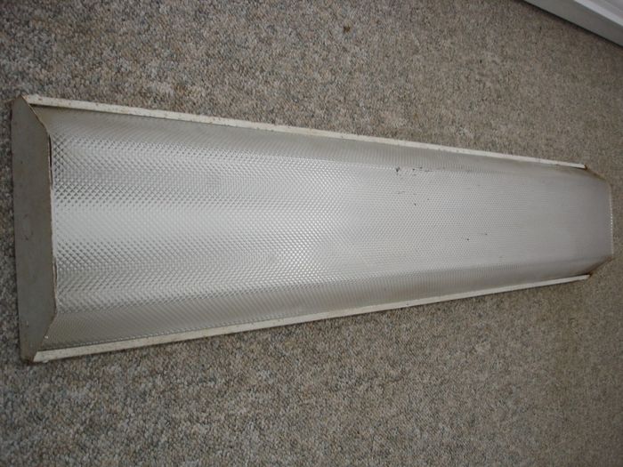 Fluorescent Wrap
Here is a Flexillume 4 foot fluorescent wrap-around fixture.

Made in: Markham, Ontario Canada

Manufactured: April 1978
Keywords: Indoor_Fixtures