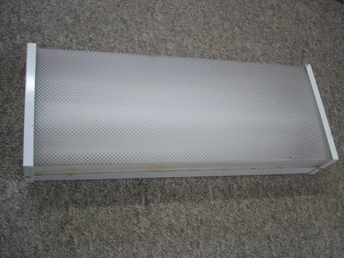 C & M Fluorescent Fixture
Here is a C & M Products 2 foot F20T12 wrap-around fluorescent fixture.

Made in: Markham, Ontario Canada

Manufactured: Nov. 1988
Keywords: Indoor_Fixtures