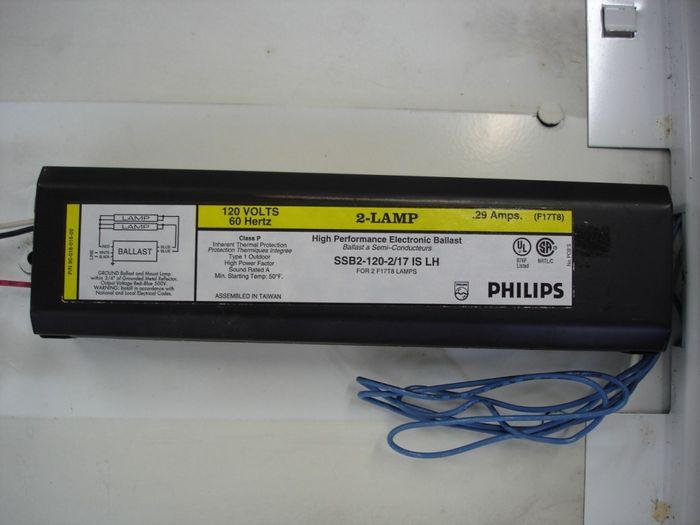 Philips Fluorescent Ballast
Here is a Philips High Performance two-lamp electronic fluorescent ballast for F17T8 lamps.

Made in: Taiwan
Keywords: Gear