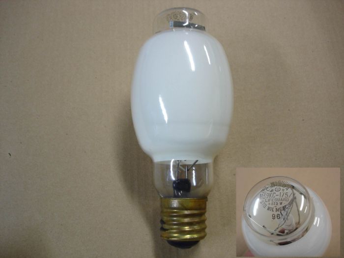 Westinghouse Canada 175W
Here is an NOS Westinghouse Canada 175W Lifeguard clear top mercury vapour lamp that looks like it was manufactured in the late 70's. Date code 96

Made in: Canada
Keywords: Lamps