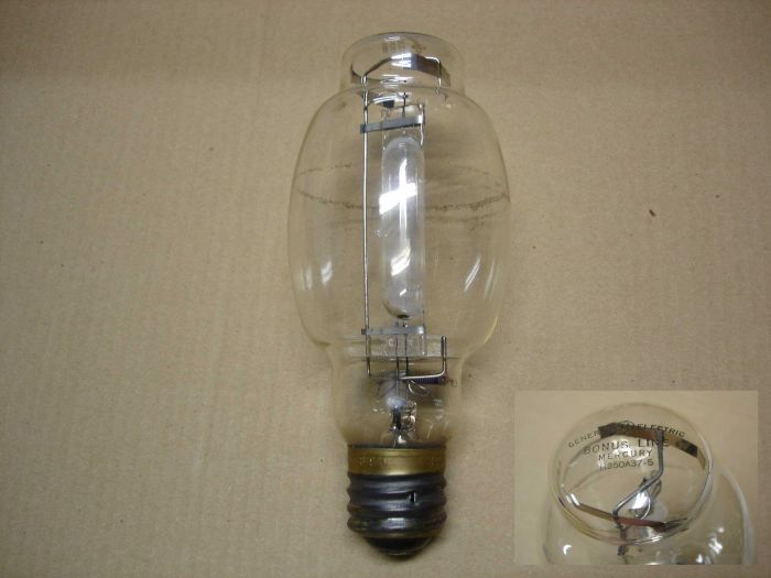 General Electric 250W Mercury
A clear General Electric 250W Bonus Line mercury vapour lamp.

Manufactured: Circa early 60's

Keywords: Lamps