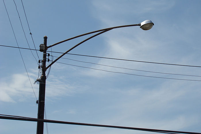 Form 400 on Elston Ave
At one time the most common luminaire on Chicago's streets until the Crimefighter Invasion of 1977.
Keywords: American_Streetlights