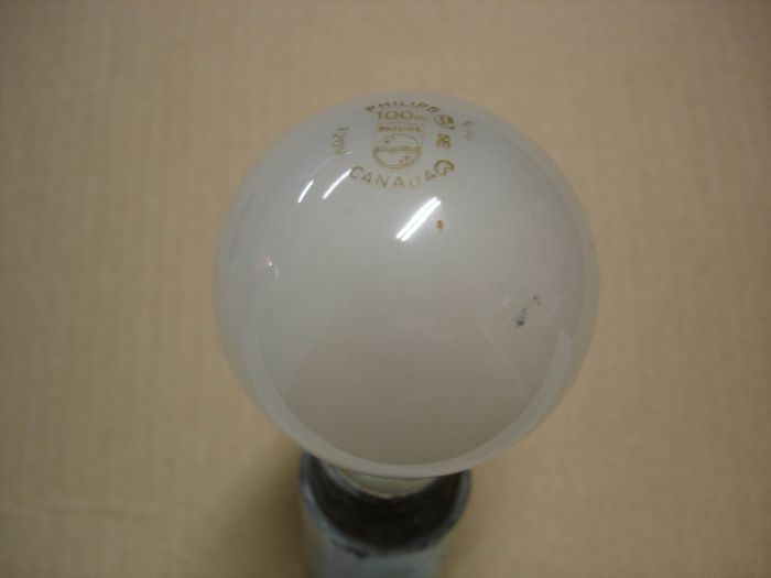 Philips 100W 
Here is a Philips Canada 100W frosted incandescent lamp.

Made in: Canada

Manufactured: May 1995
Keywords: Lamps