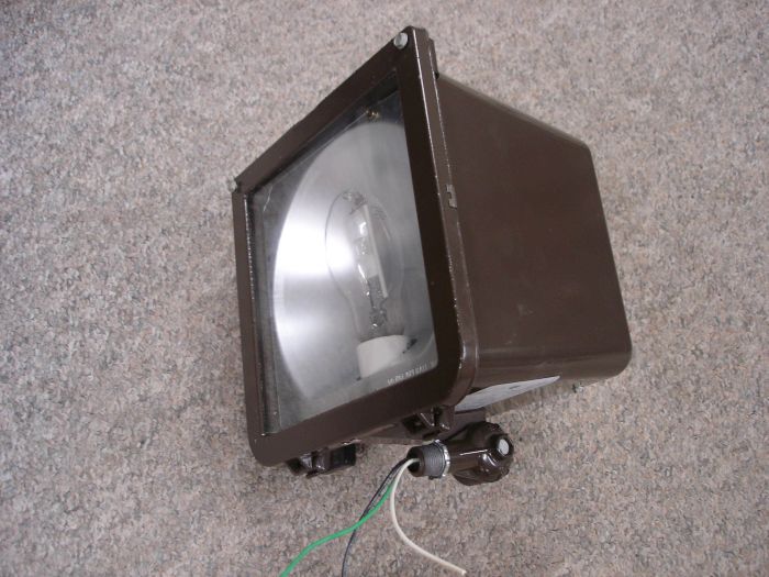 Hubbell 100W Floodlight
A Hubbell 100W metal halide Microliter floodlight fixture.

Manufactured: March 1998
Keywords: Misc_Fixtures