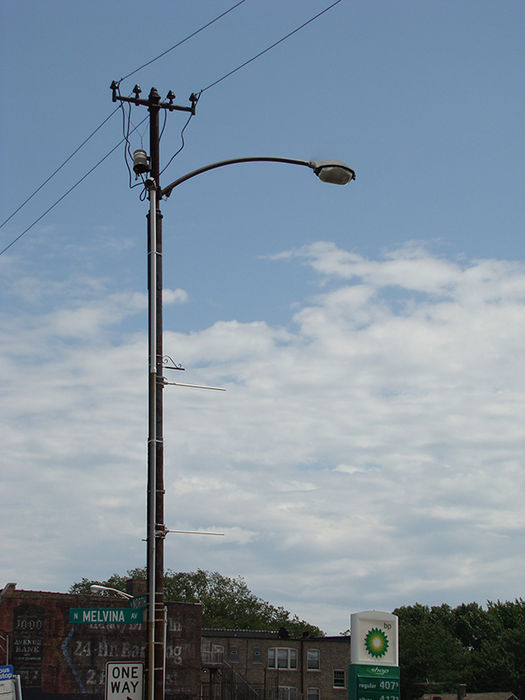 OV20 on North Ave.
A common sight on North Ave, along with the Form 109, during the Golden Age of streetlights (early 50's to late 70's)
Keywords: American_Streetlights