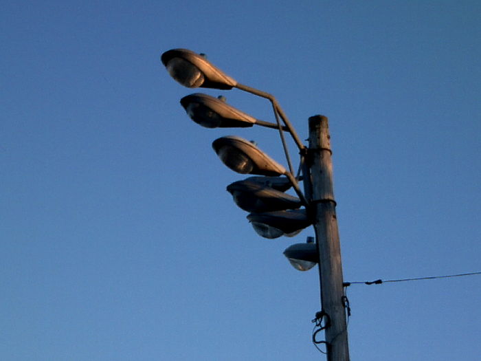 Seekonk Speedway Track Lights
8 M-400's on this pole......... all lights here are 400MV Yes- that's 100% beutiful.
