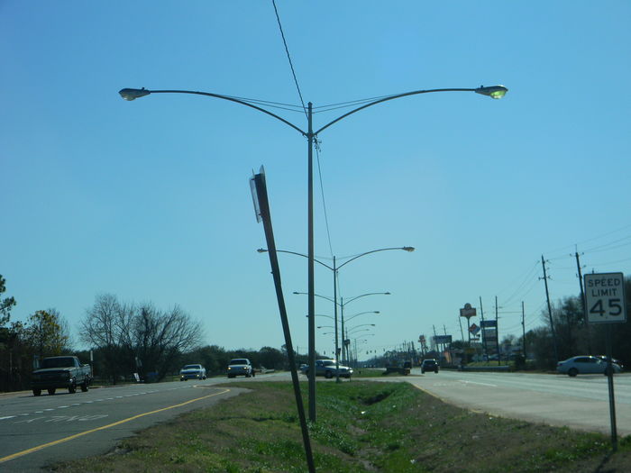 Double Guy wire Arms in South Shreveport
a very long row of Double Guy wired poles in the southern part of Shreveport on Louisiana SH 1 going south..you can see a Dayburning merc on the right side of the first pole...the row is pretty much consists of these arms with mercs and a few HPS,also a few truss arm poles in patches.
Keywords: American_Streetlights