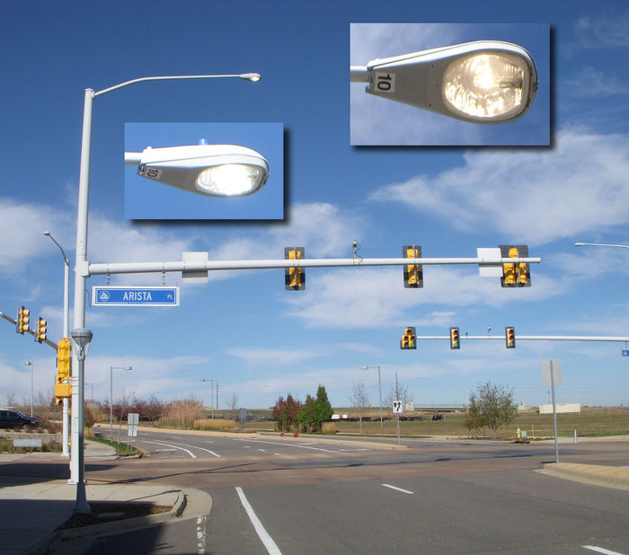 100 watt Metal Halide M-250 R2 Dayburner.
Some of the few MH cobrahead FCO's I have seen, and it's dayburning, so yeah. I don't see MH cobraheads that often. This whole intersection has them, you can see two others in this picture.
Keywords: American_Streetlights
