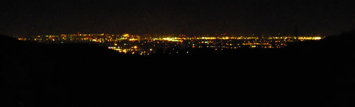 Oh LOOK at that HPS glow denver has to offer.
Here is a pic overlooking Denver, took this pic while at Prom. xD Had a good view.

Lots of yellow from HPS. Pretty ain't it?
Keywords: American_Streetlights