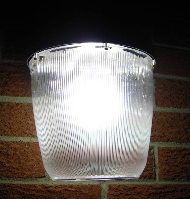 100w Mercury Vapour Patio Light
I bought this 100w merc fixture in February 2009 when Lowe's was starting to clear out their MV fixtures. It originally came with a [url=http://www.lighting-gallery.net/gallery/displayimage.php?pos=-38250]Grandlite[/url] clear merc but I replaced it with a [url=http://www.lighting-gallery.net/gallery/displayimage.php?pos=-38249]100w US made Sylvania /DX[/url] 

It's shown here at night and lighting up my backyard, sure makes the vegetation look better than HPS lighting. 
Keywords: Lit_Lighting