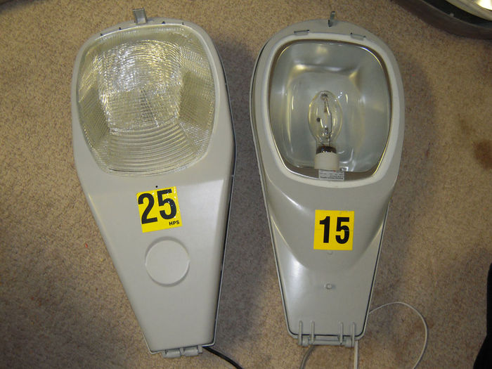 OVZ and 115 comparison.
OVZ is a bit bigger than the 115. The paint coating is different too. OVZ is more rough. The 115 is much more glossy.
Keywords: American_Streetlights