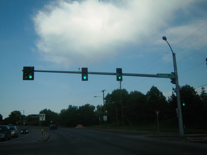 Traffic signal.
With an AE Model 25.
Keywords: American_Streetlights