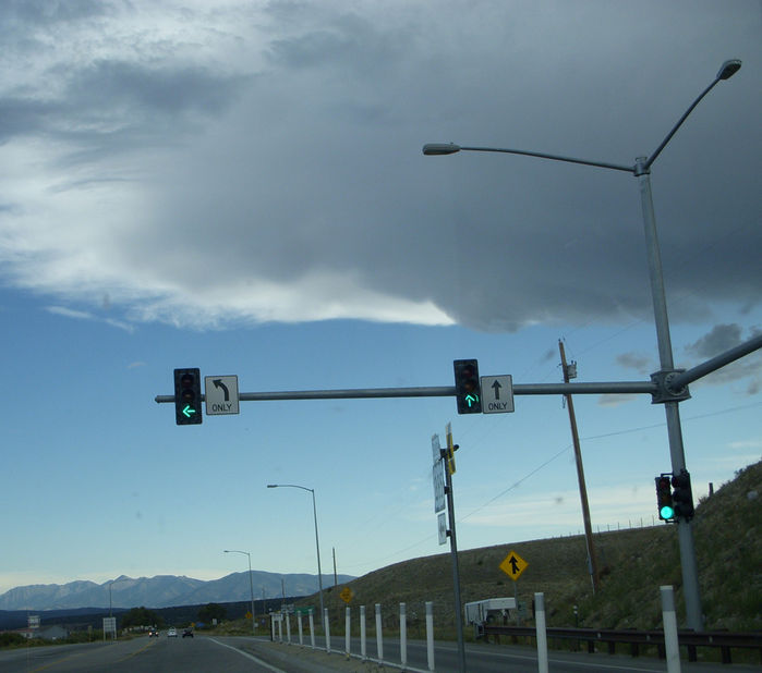 Hubbel RLC and M-400 R3 FCOs.
ON a traffic signal where US 24 and 285 both split off from each other. I dunno if this is maintained by the state or something...

Outside Buena Vista, CO
Keywords: American_Streetlights