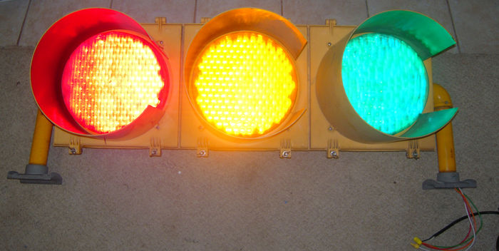 Indicator Controls Corp Traffic Signal lit up.
As you see they are pixelated LED modules. Here it is lit up.
Keywords: Traffic_Lights