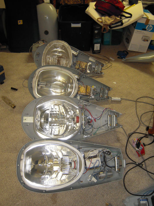 MY FOUR M-400s!
Yep, Four of them now. xD Even though one isn't complete. xD But the ballast most likely works.
Keywords: American_Streetlights