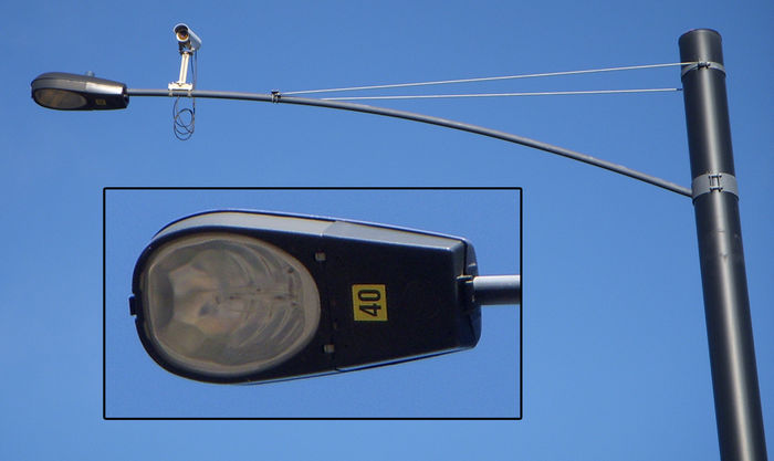 General Electric M-400 A3 Black.
On a new traffic signal on a brand new double guy wire arm. Three are on this signal.

This signal was put up sometime in 2008 I think... Or 2009.

These are the closest M-400 A3's that I know of, and these are maintained by C-DOT, the state utility.
Keywords: American_Streetlights
