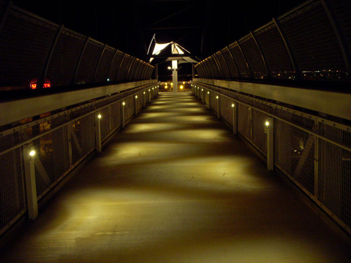 Illuminated Bridge.
Here is the bridge at night, illuminated by LED side-lights.

This really gives a cool effect. How they are lighting the bridge, makes it look cool.

Sorry for grainy picture...
Keywords: American_Streetlights