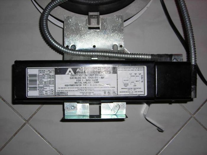 Advance F-Can 50W MH Ballast
Here's a 50W MH ballast that came with a recessed fixture that I got at Restore along with some fluorescents. The fixture came with a 70W CMH lamp(pictured separately) for reason. 
Keywords: Gear