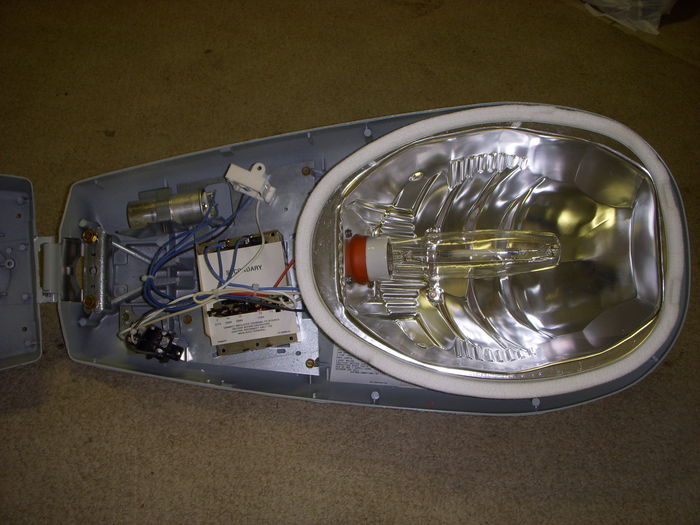 M-400 R3 insides.
Here is the insides of the new light, it's very clean as it has never seen service.

Not anything special.
Keywords: American_Streetlights