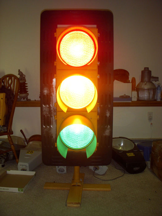 My McCain Traffic signal lit up and mounted.
Here it is lit up when mounted, in incandescent. Looks good doesn't it?

In real life the lights look better.. Lol
Keywords: Traffic_Lights