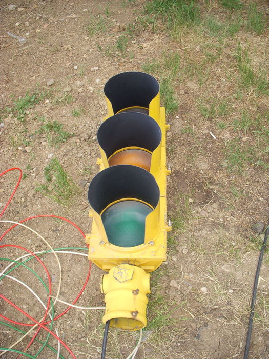 My future traffic signal!
I am going to get this baby Friday, I just have to head to the yard and collect this and maybe some plastic signals that they just want to throw away.

I wonder how old this is, I can't wait until friday!
Keywords: Traffic_Lights