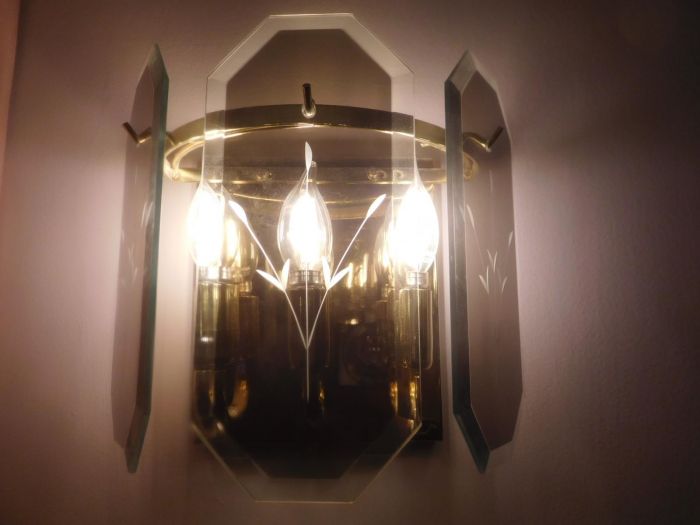 Funeral Home Wall Light
Wall light - The LED candelabra bulbs are from Kodak.
Keywords: Misc_Fixtures