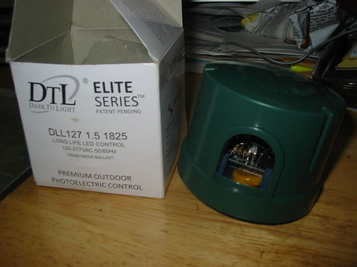 DTL ELITE SERIES Control.
This photocontrol seems to be a little larger that the typical ones it has more wieght too.
Keywords: Gear