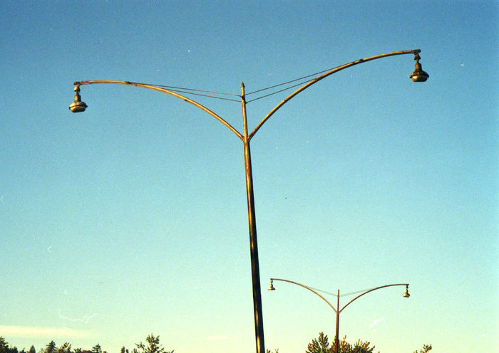 Top-mount Westinghouse OV-20's at Amtrak Station
Oh the memories. These were in bad shape but still operating well into the last decade. The poles are still there, now holding 250w metal halide floods.
Keywords: American_Streetlights