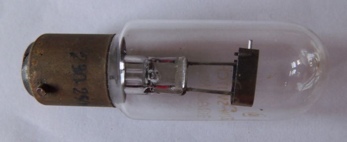 Vintage glow starter 1940s 50s
These were found on very old fluorescent light fittings before the canister types were used, they had SBC base and filled with Argon or Neon gas. They would of been seen poking out of the fitting normally at the ends
Keywords: Gear