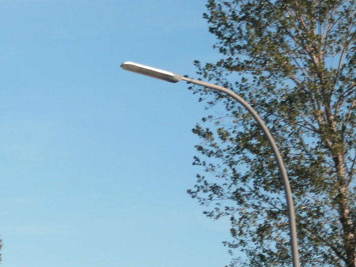 Philips SRS
Close up on the fixture. Wow, I love those. As a child I associated them with industrial zones(as they are soooo popular in Industrial zones in my town) Endangered species, Philips SRS are slowly being replaced...
Keywords: American_Streetlights
