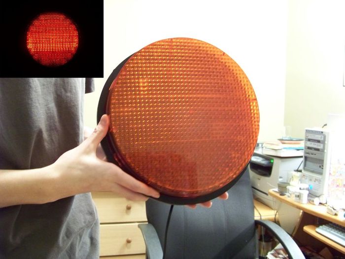 normal_GE_LED_red_traffic_lens.JPG